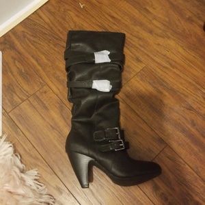 Mid calf high heeled boots